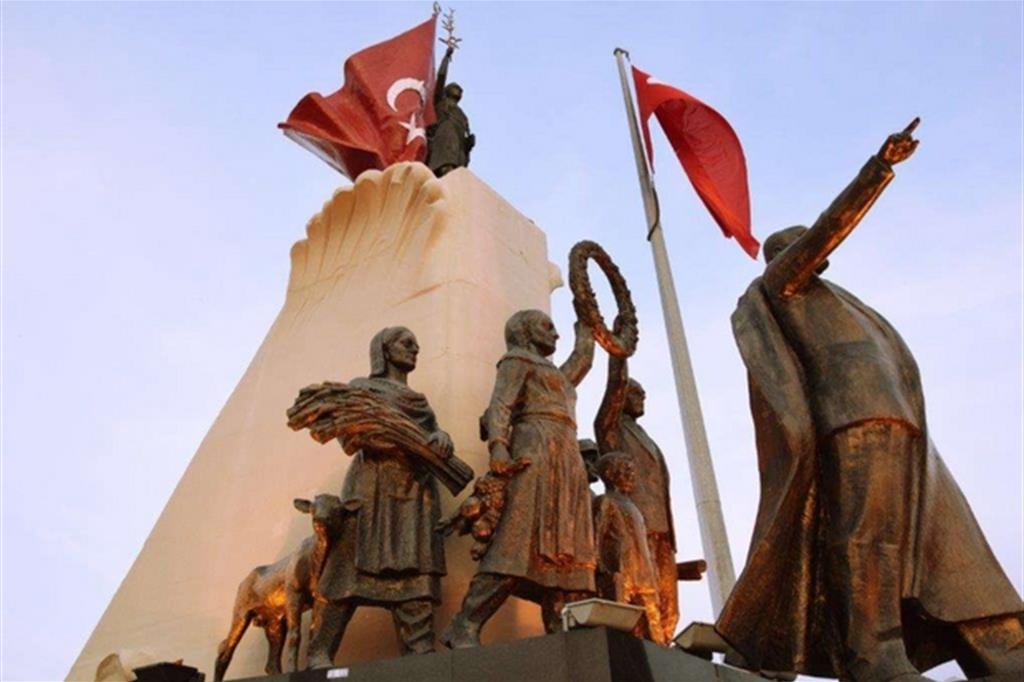 Il monumento ad Ataturk a Iskederun (Foto: Scaglione)