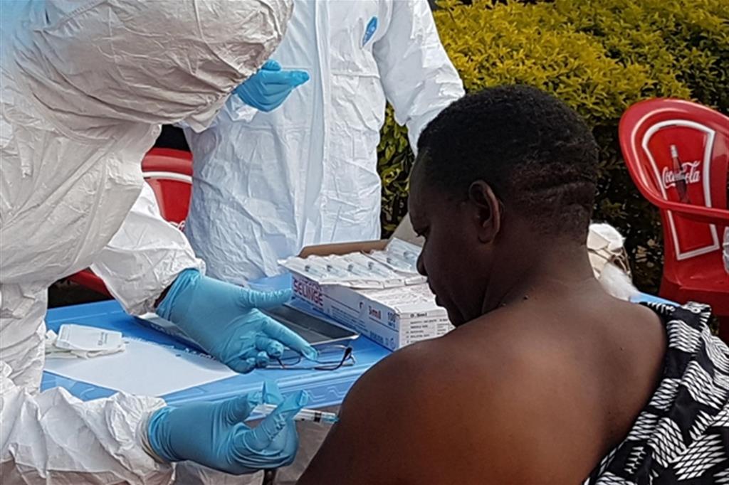 Vaccinanzioni contro il virus ebola a Mangina nel Nord Kivu, la regione orientale del Congo (Ansa)