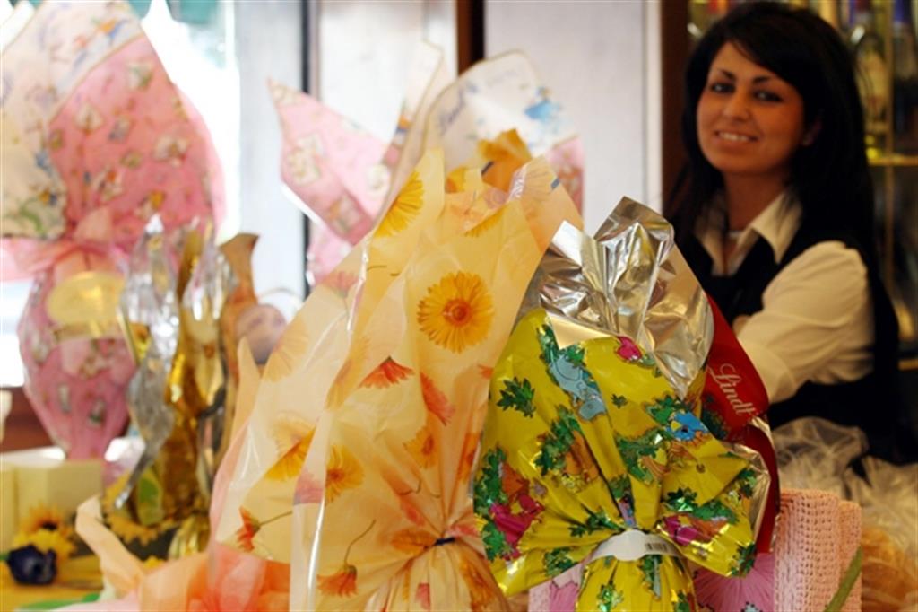 Gli italiani tagliano le spese per Pasqua e pranzano a casa