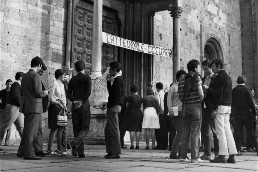 Il 15 settembre 1968 un gruppo di giovani cattolici contestatori occupano per poche ore la cattedrale di Parma chiedendo alla Chiesa «il coraggio di scelte a favore dei poveri e contro il sistema capitalistico»