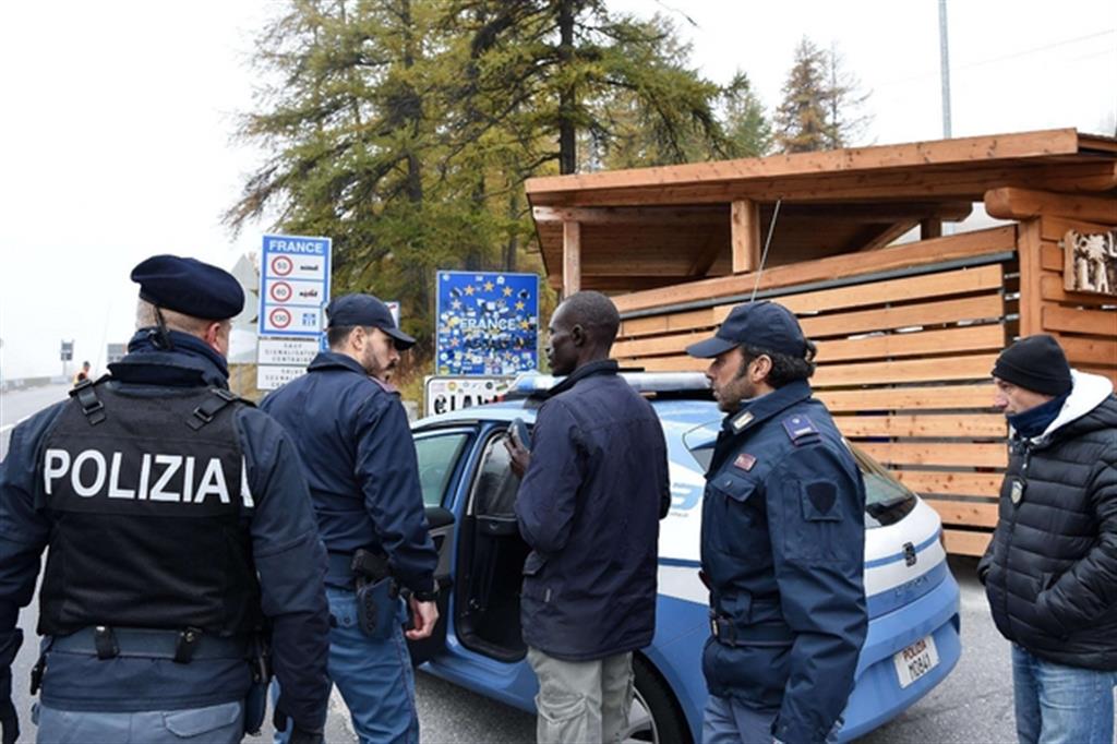 Polizia italiana e Gendarmeria controllano il confine