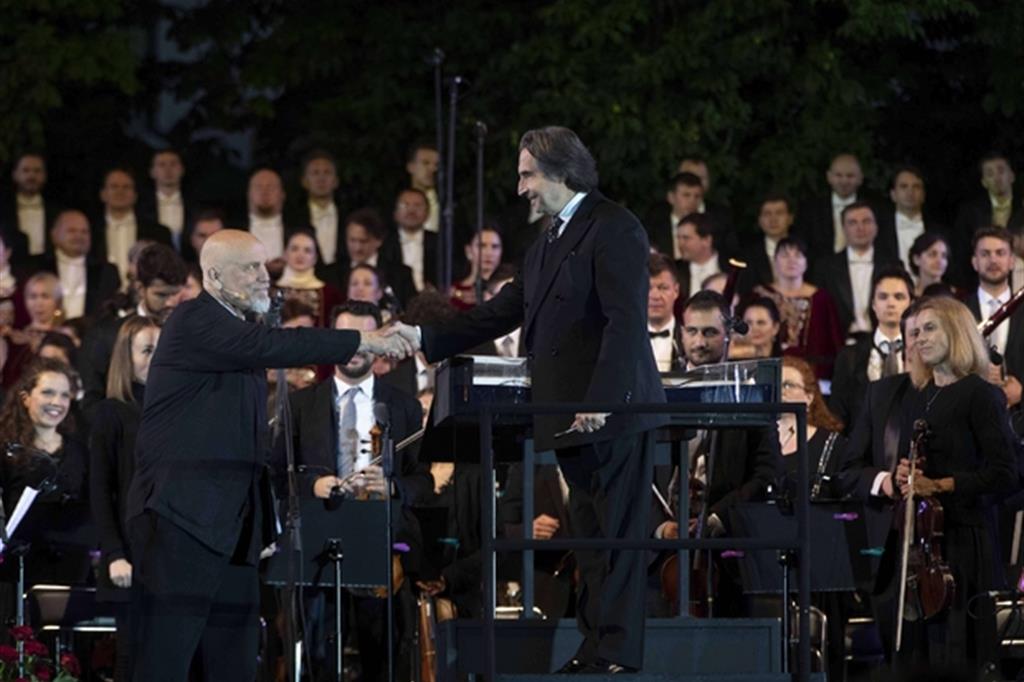 John Malkovich e Riccardo Muti sul palco a Kiev domenica scorsa (Foto Silvia Lelli)