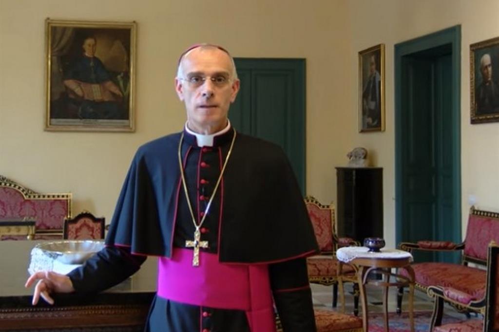 Il vescovo Antonino Raspanti