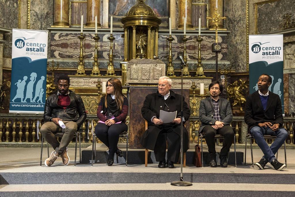 L'incontro del Cardinal Gualtiero Bassetti con i rifugiati del Centro Astalli (Foto Siciliani)