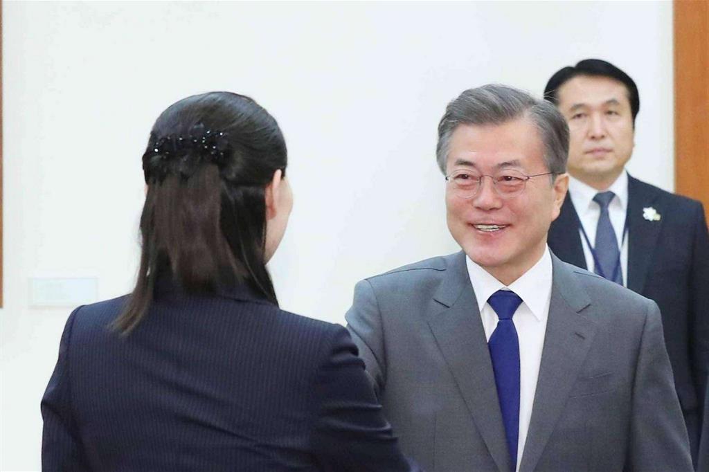 Kim Yo Jong (Nord Corea) e Moon Jae-in (Sud Corea) si sono incontrati ieri per un pranzo alla Blue House, sede della presidenza sudcoreana (Ansa)