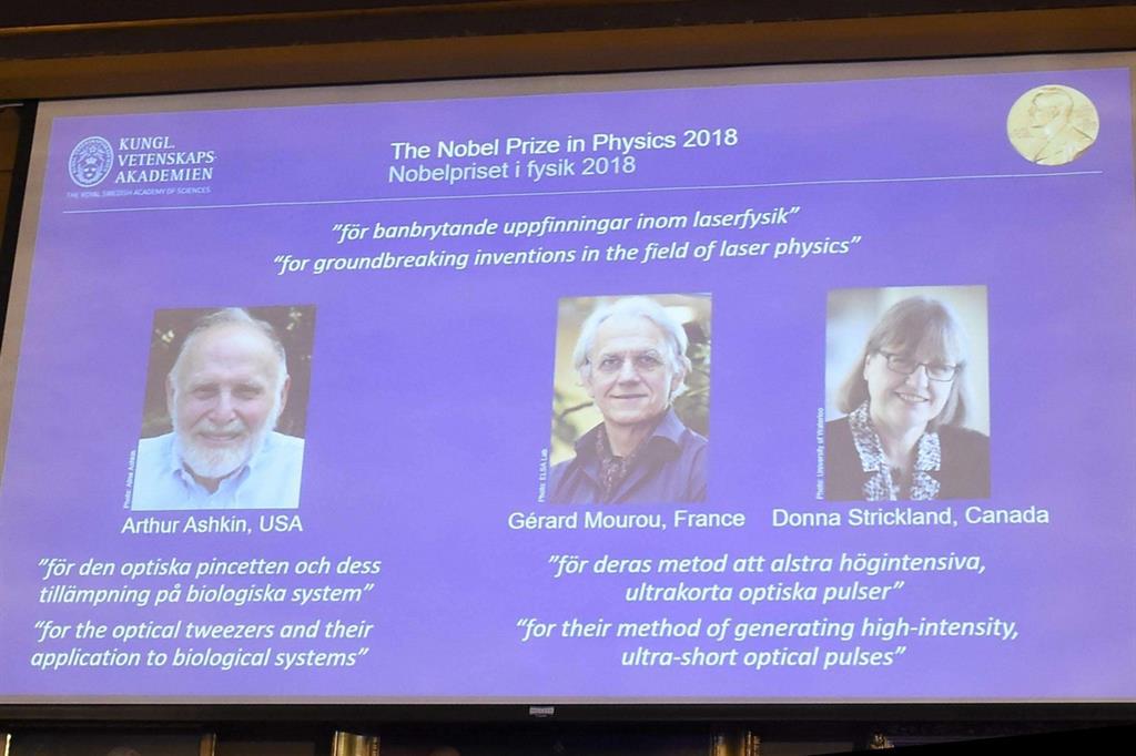 L'annuncio dei premiati con il Nobel per la fisica a Stoccolma (Ansa)