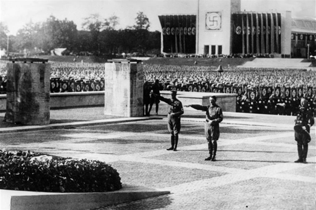 Norimberga, il führer Adolf Hitler alla parata del Terzo Reich nazista, nel 1935