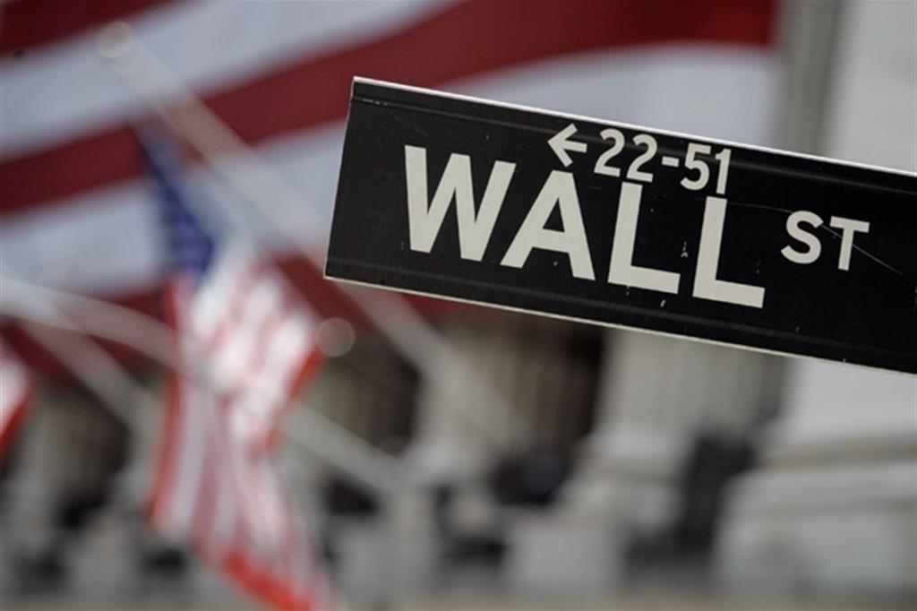 NEW YORK Wall Street, la via dove ha sede il New York Stock Exchange, principale Borsa del mondo  (Ap/Richard Drew)