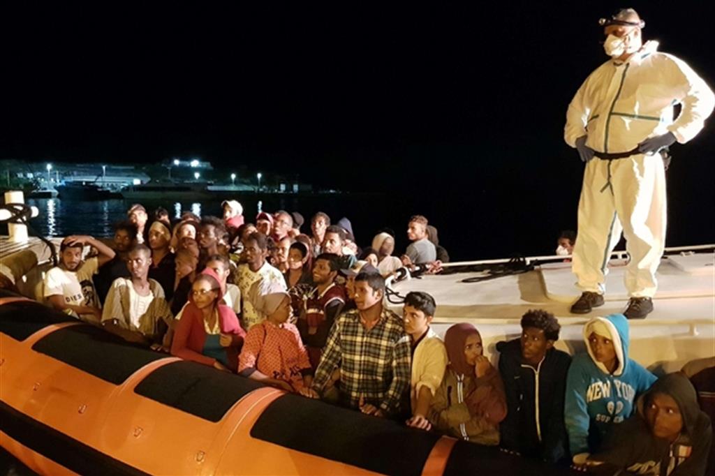 L'approdo a Lampedusa di 70 migranti, avvenuto a ottobre 2018 (Ansa)