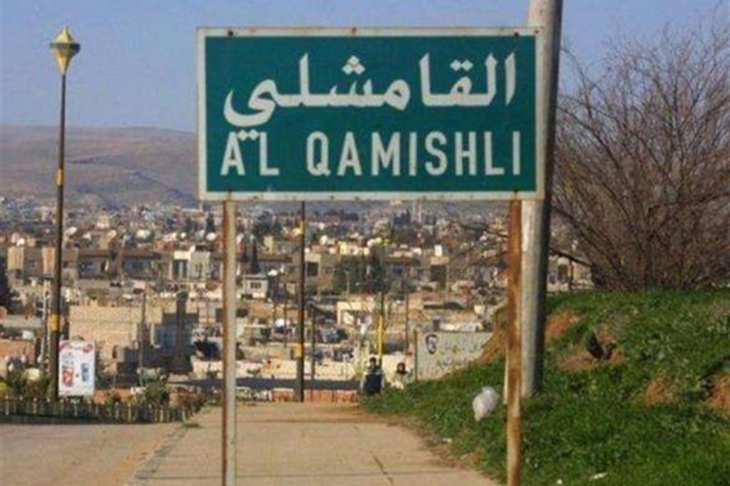 L'ingresso della città curda di Qamishli, nella provincia siriana nord-orientale di Hassaké
