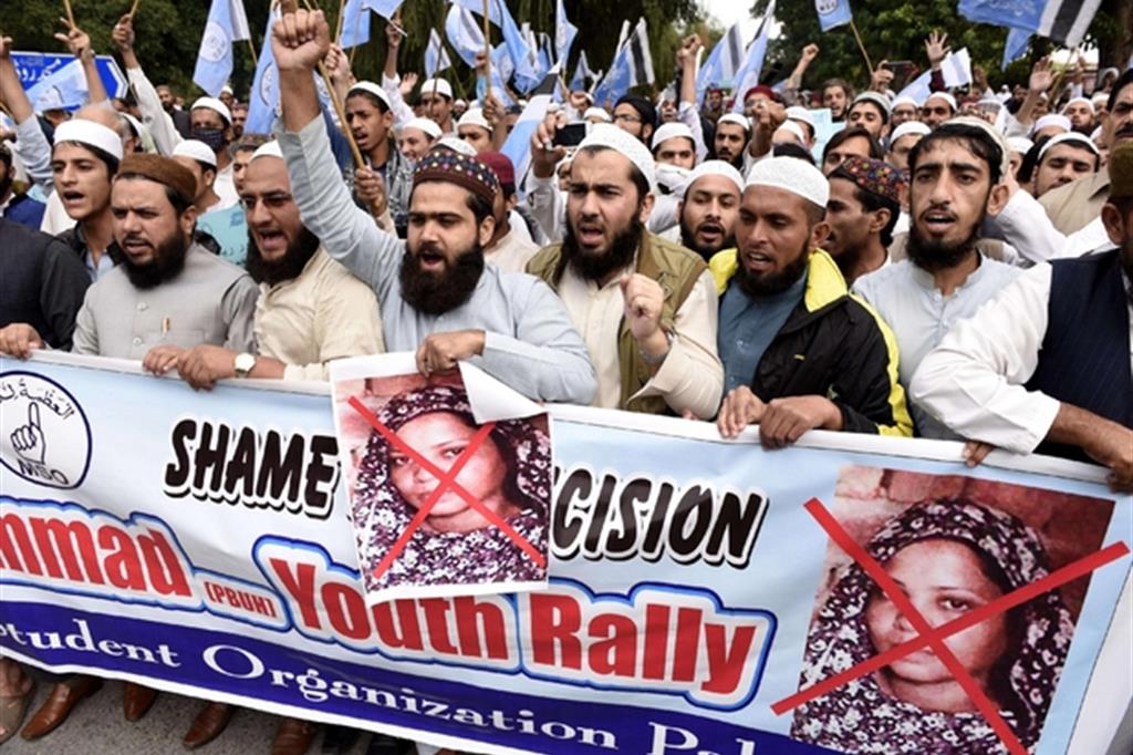 Proteste in Pakistan dei fondamentalisti islamici contro l'assoluzione di Asia Bibi