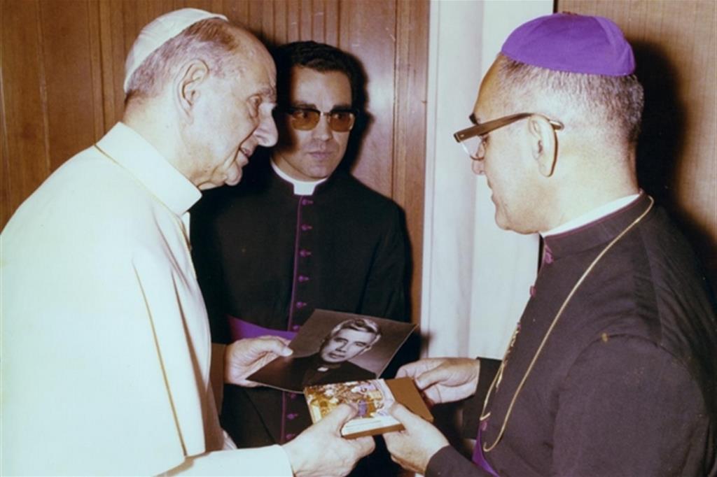 Paolo VI riceve il vescovo di San Salvador, Óscar Romero. È il 21 giugno 1978