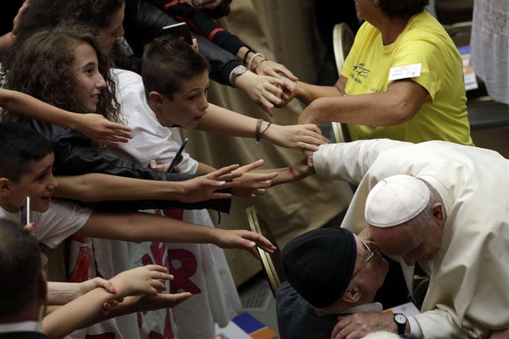 Il Papa ai genitori: rilanciare l'alleanza educativa con gli insegnanti