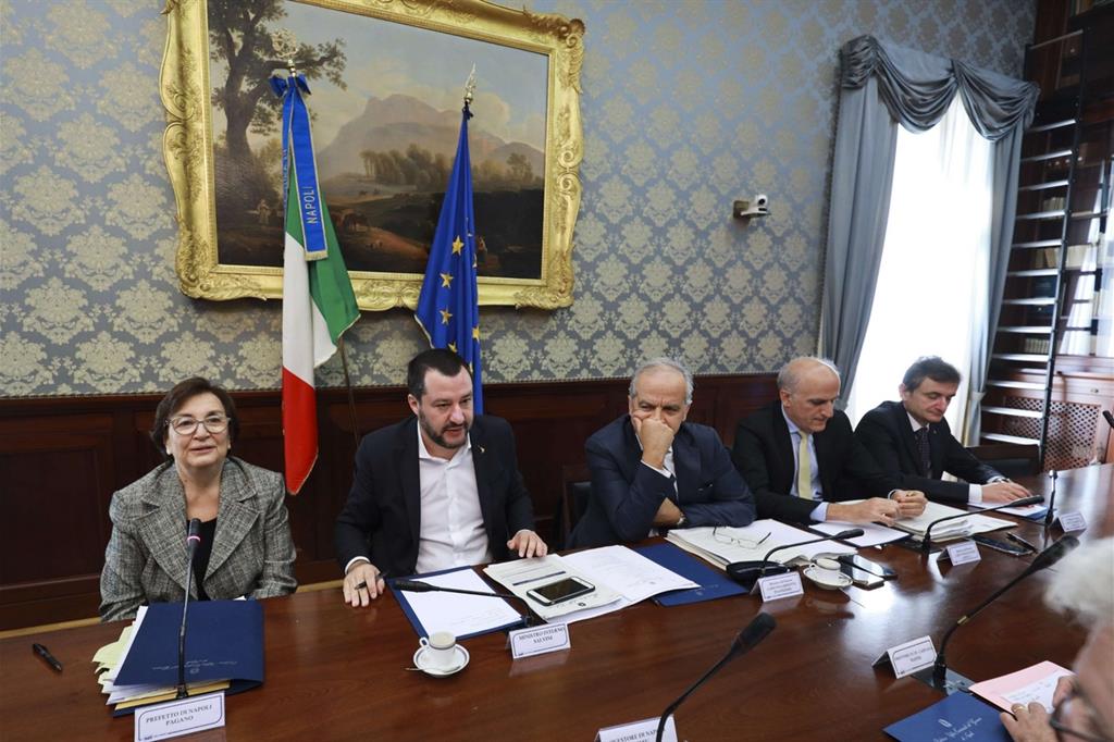 La conferenza stampa di Slavini in prefettura a Napoli (Fotogramma)