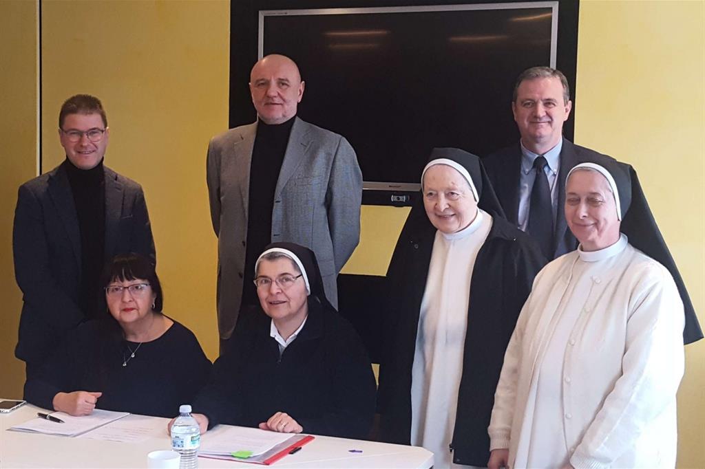 La firma dell'intesa ieri a Parma tra le religiose e i responsabili della cooperativa sociale Proges