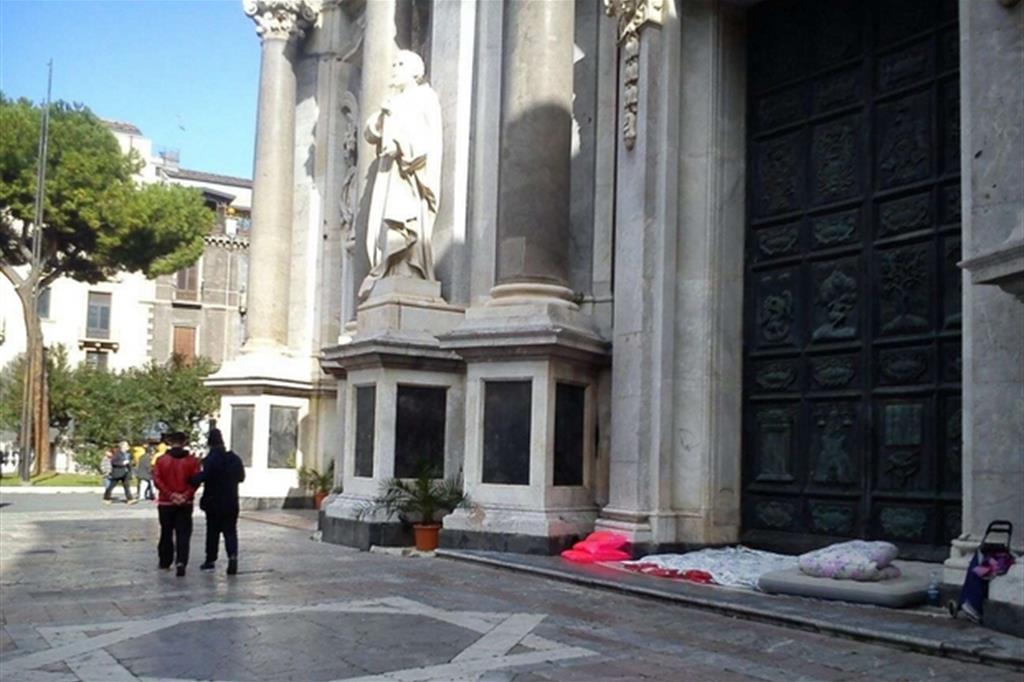 Il Duomo di Catania, eletto a “domicilio” da una cinquantina di poveri della città