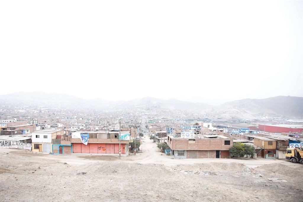 Nel distretto distretto di Pachacutec, a circa 20 km a nord di Lima, più di 150mila persone vivono in 143 insediamenti umani informali - 