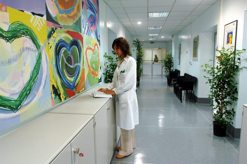 Il reparto di malattie cardiache rare all'ospedale Sacco di Milano (Fotogramma)