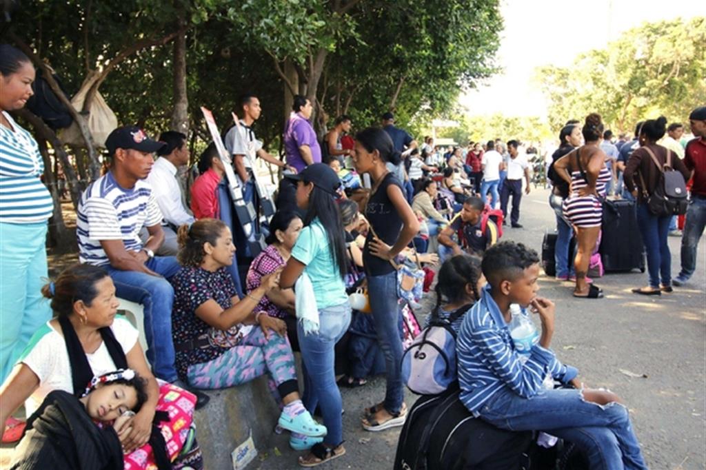 L'arrivo mdei profughi venezuelani in fuga dalla crisi economica e politica (Ansa)