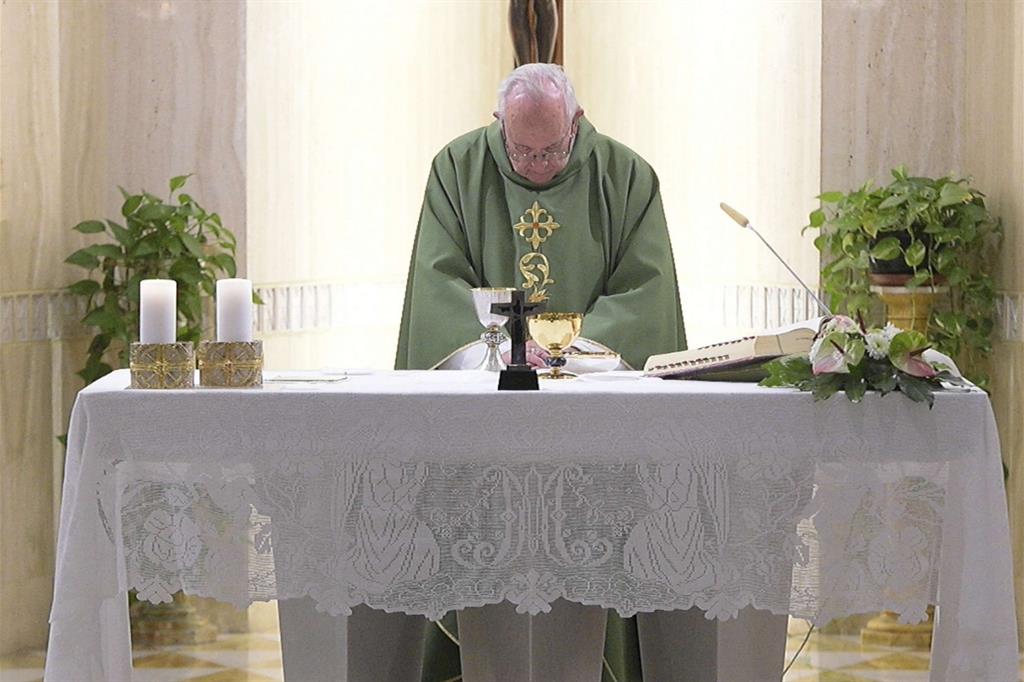 Papa Francesco celebra Messa a Casa Santa Marta (Osservatore Romano)