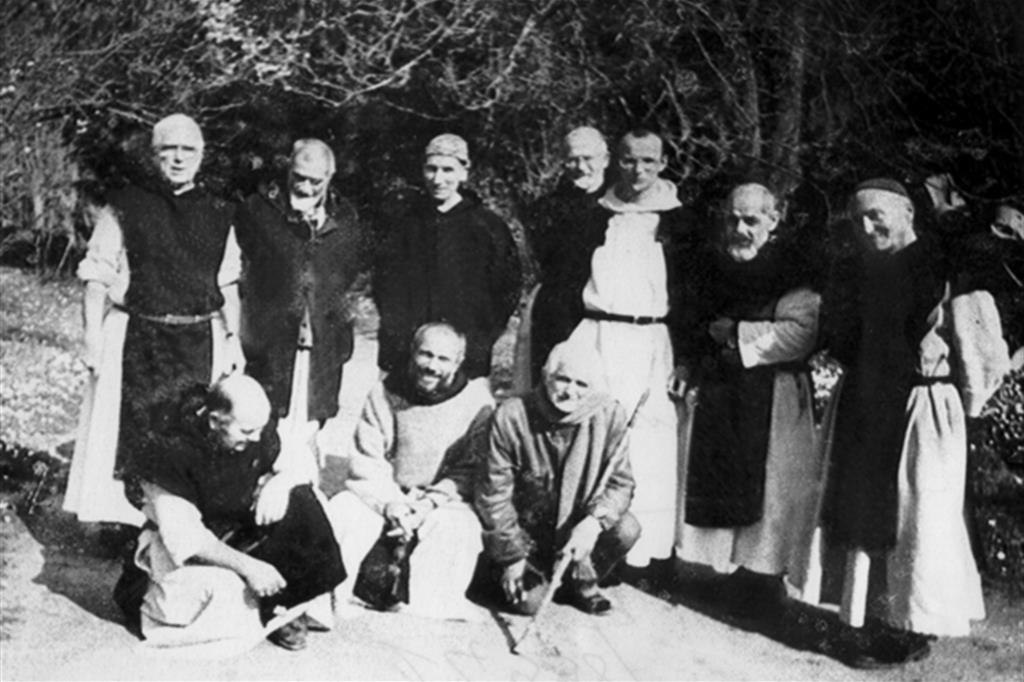 Un'immagine d'archivio senza data in cui si vedono 6 dei 7 monaci uccisi a Tibherine (Ansa)