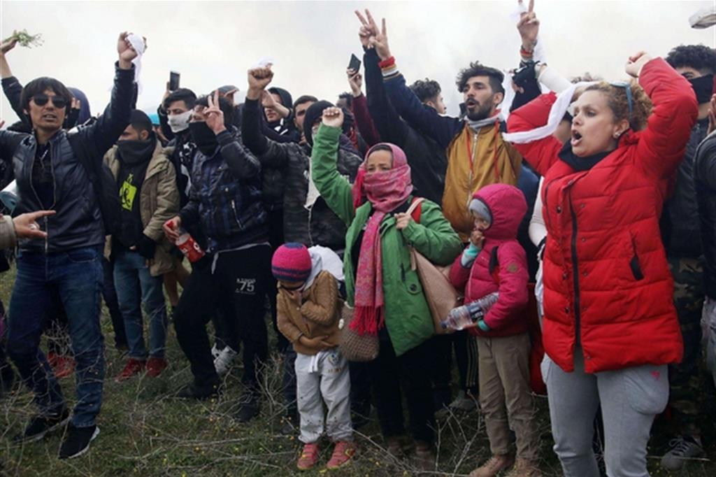 Secondo le stime dell'agenzia Onu per i rifugiati oltre 70mila profughi sono ancora bloccati in Grecia, arrivati nel Paese dall'inizio delle migrazioni di massa nel 2015 in parte alimentate dalla guerra in Siria. - 