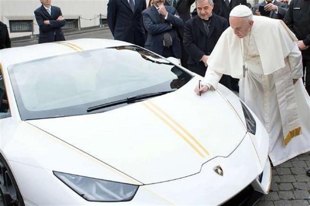 Un asilo per i cristiani in Iraq con l'asta della Lamborghini del Papa