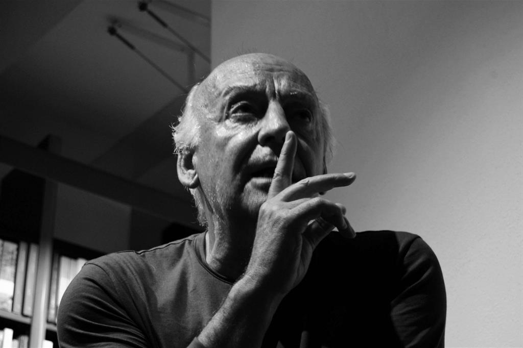 Lo scrittore uruguaiano Eduardo Galeano (1940-2015)