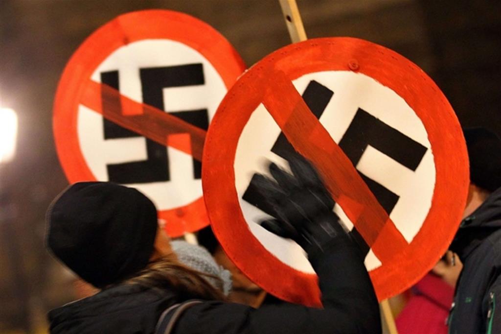 Emergenza neonazismo a Dresda. La Germania dell'Est non riesce a guardare avanti (Ansa)