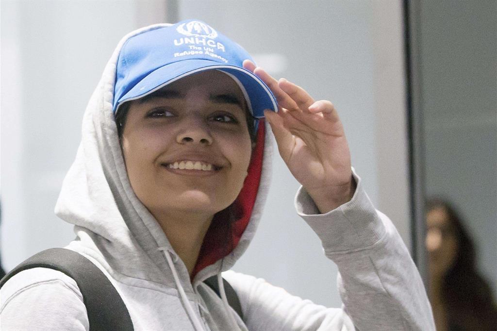 La 18enne saudita Rahaf Mohammedal-Qunun al suo arrivo in Canada (Ansa)