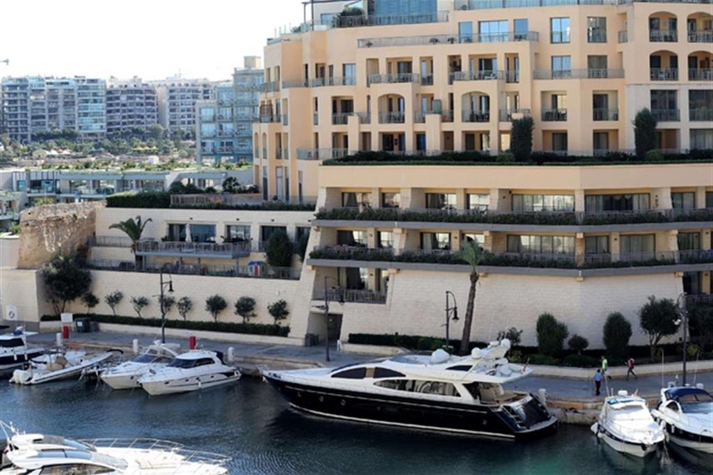 Lo yacht con il quale l'imprenditore Yorgen Fenech intendeva fuggire da Malta (Ansa)
