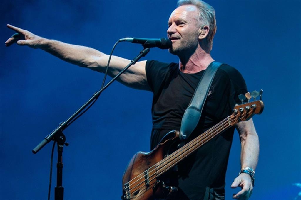 Sting, nome d’arte di Gordon Sumner, ha pubblicato l’album di successi “My songs”. Il 29 luglio suonerà a Lucca, il 30 a Padova