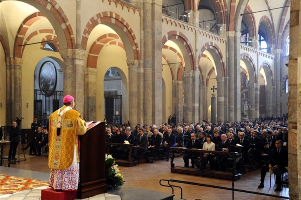 L'arcivescovo Mario Delpini nella Basilica di Sant'Ambrogio (Fotogramma)