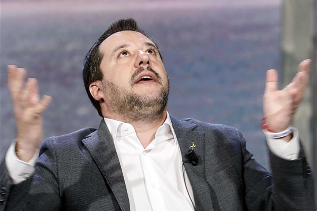 Il M5s "grazia" Salvini. No al processo per la nave Diciotti