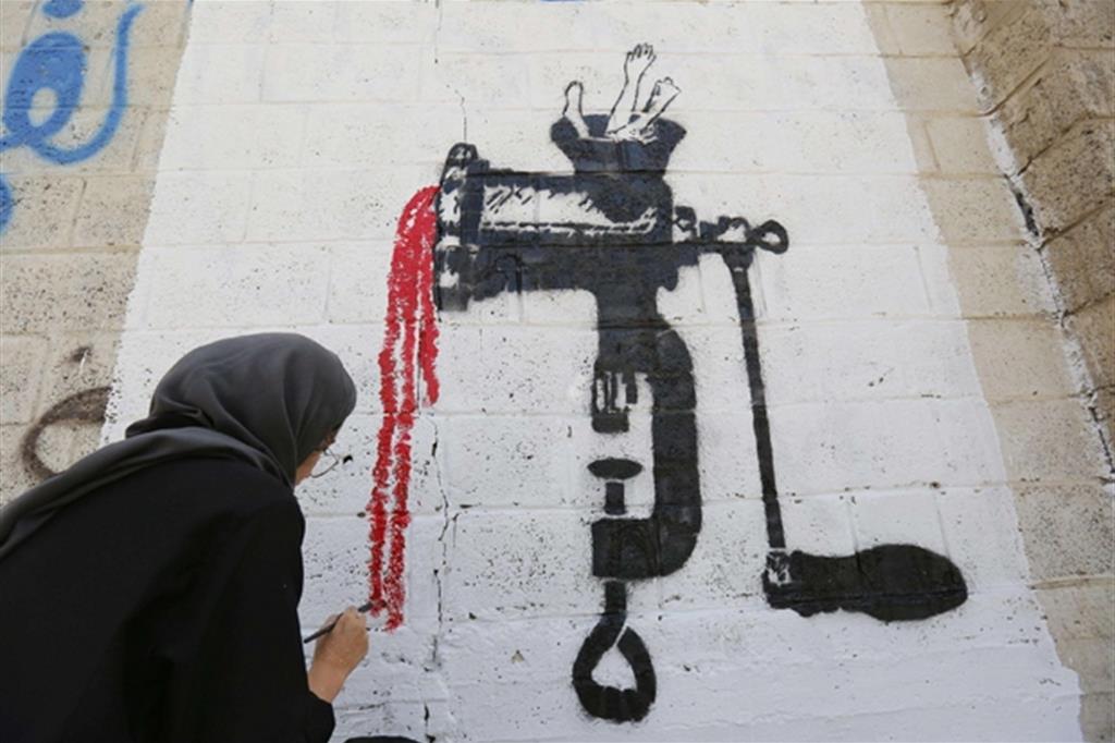 Il grafito-denuncia di un'artista: lo Yemen è ormai un tritacarne (Ansa)