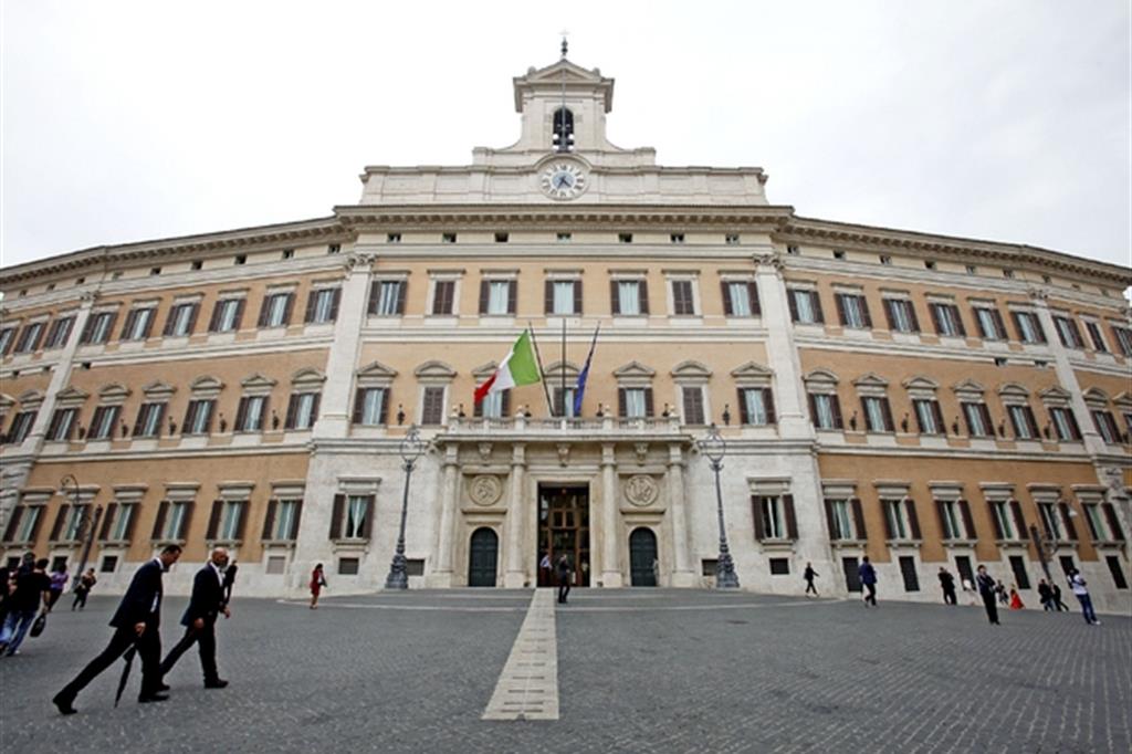 Montecitorio. La politica italiana affronta una strana crisi in pieno agosto (Ansa)