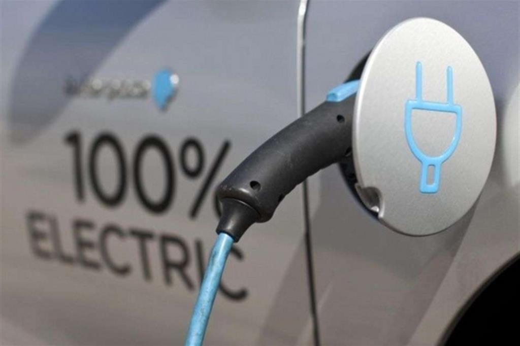 L'auto elettrica continuerà a costare molto più di quanto incassa