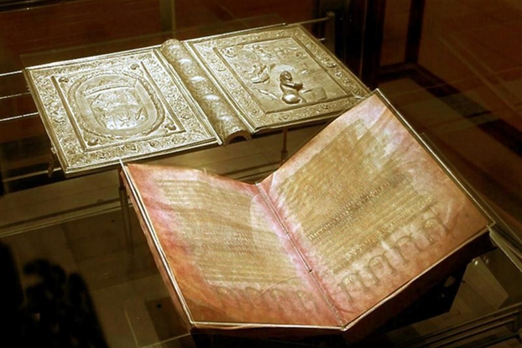 Il “Codex Argenteus”, manoscritto del Nuovo Testamento in lingua gotica realizzato su pergamena color porpora e scritto con caratteri in argento e oro