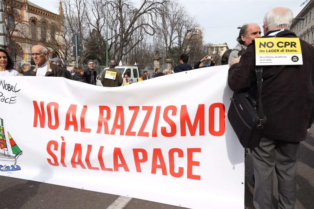 People, Milano in marcia contro il razzismo