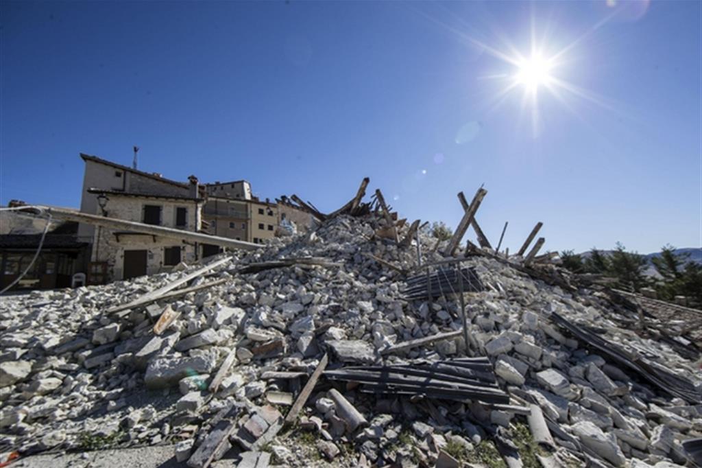 Alcune abitazioni distrutte a Castelluccio di Norcia, in un'immagine del 1° novembre 2016 (Ansa)