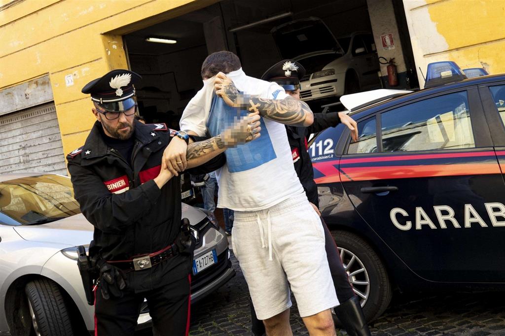 Il momento dell'arresto di Paolo Pirino, uno dei due fermati per l'omicidio di Luca Sacchi, portato nel carcere di Regina Coeli