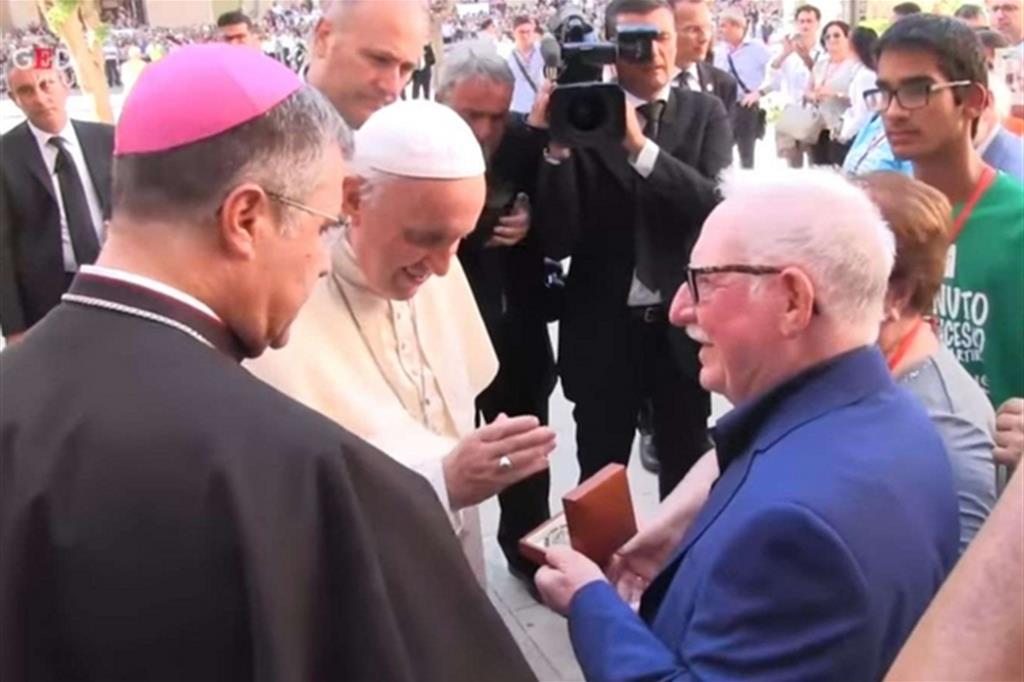Il Papa con Gaetano Puglisi a Brancaccio