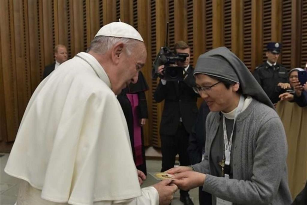 Il Papa con le Superiori (VaticanNews)