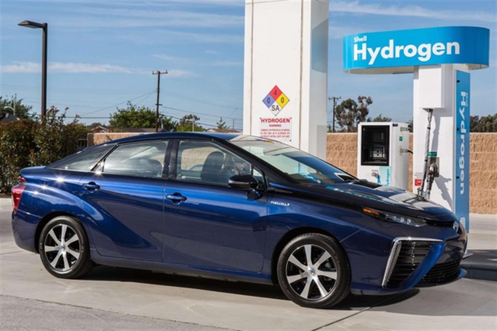 Il rifornimento di idrogeno di una Toyota Mirai