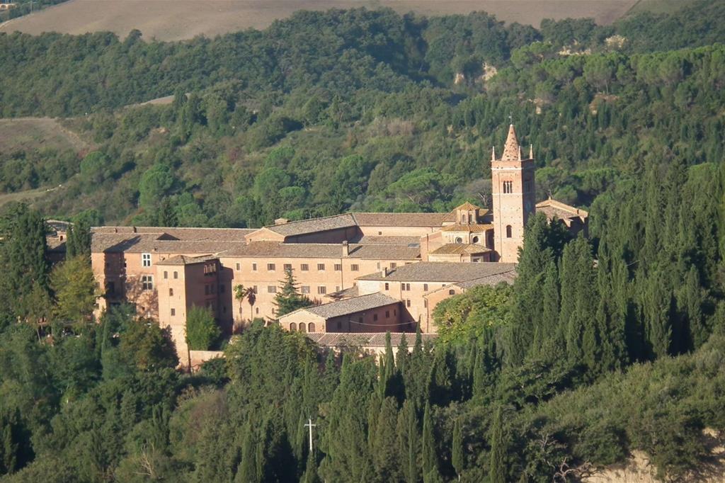 L'abbazia di Monte Oliveto Maggiore sulle colline a trenta chilometri da Siena