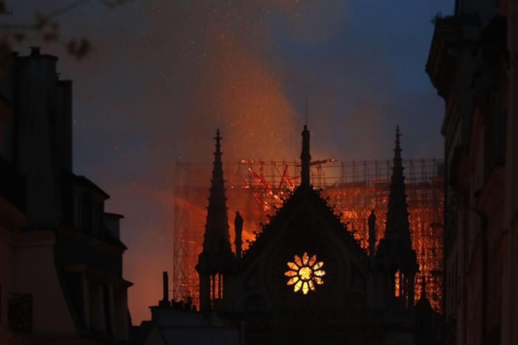 Notre-Dame in fiamme (Ansa)