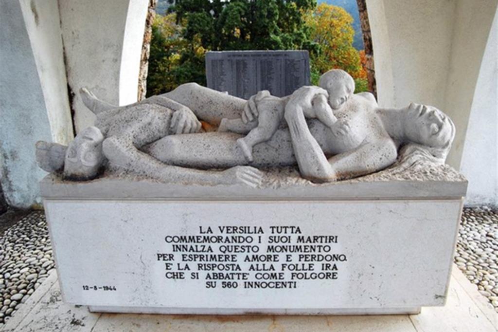 Statua nell'ossario delle vittime dell'eccidio nazista a sant'Anna di Stazzema