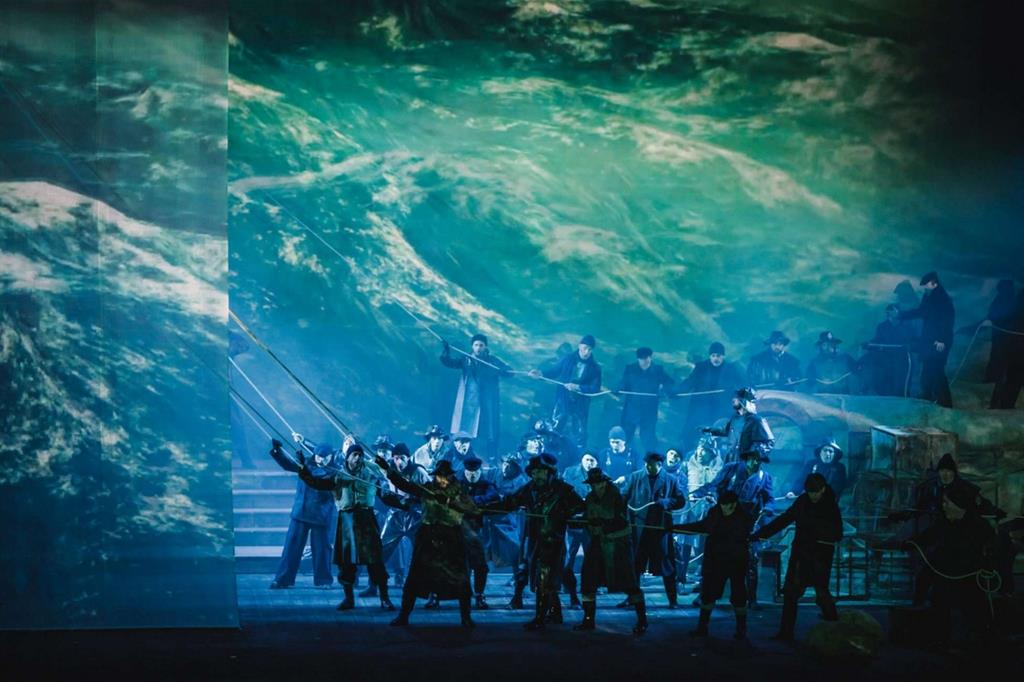Il primo atto dell'"Olandese volante" al Teatro del Maggio Musicale Fiorentino (foto Teatro del Maggio)