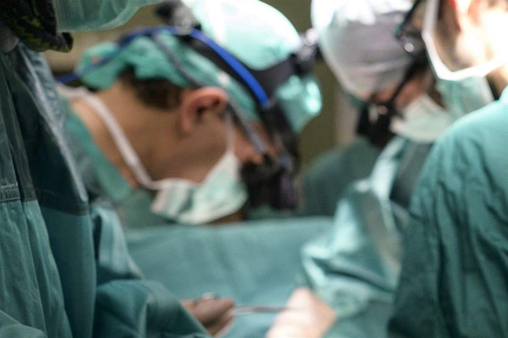 Equipe chirurgica del Bambino Gesù in sala operatoria (foto Ospedale Bambino Gesù)