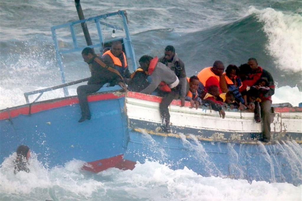 Naufragio di migranti, in un'immagine d'archivio (Ansa)